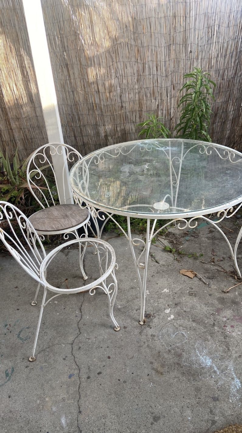 Vintage white patio set