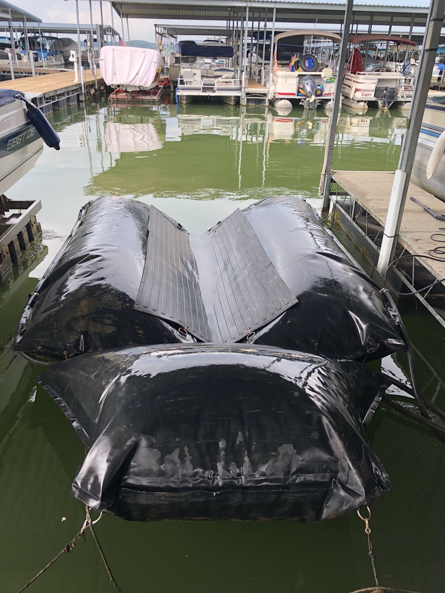 Air dock boat lift