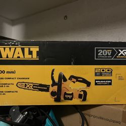 DeWALT - DCCS620P1 - 20V MAX 12-Inch - 5Ah Cordless - Lithium-Ion Chainsaw Kit