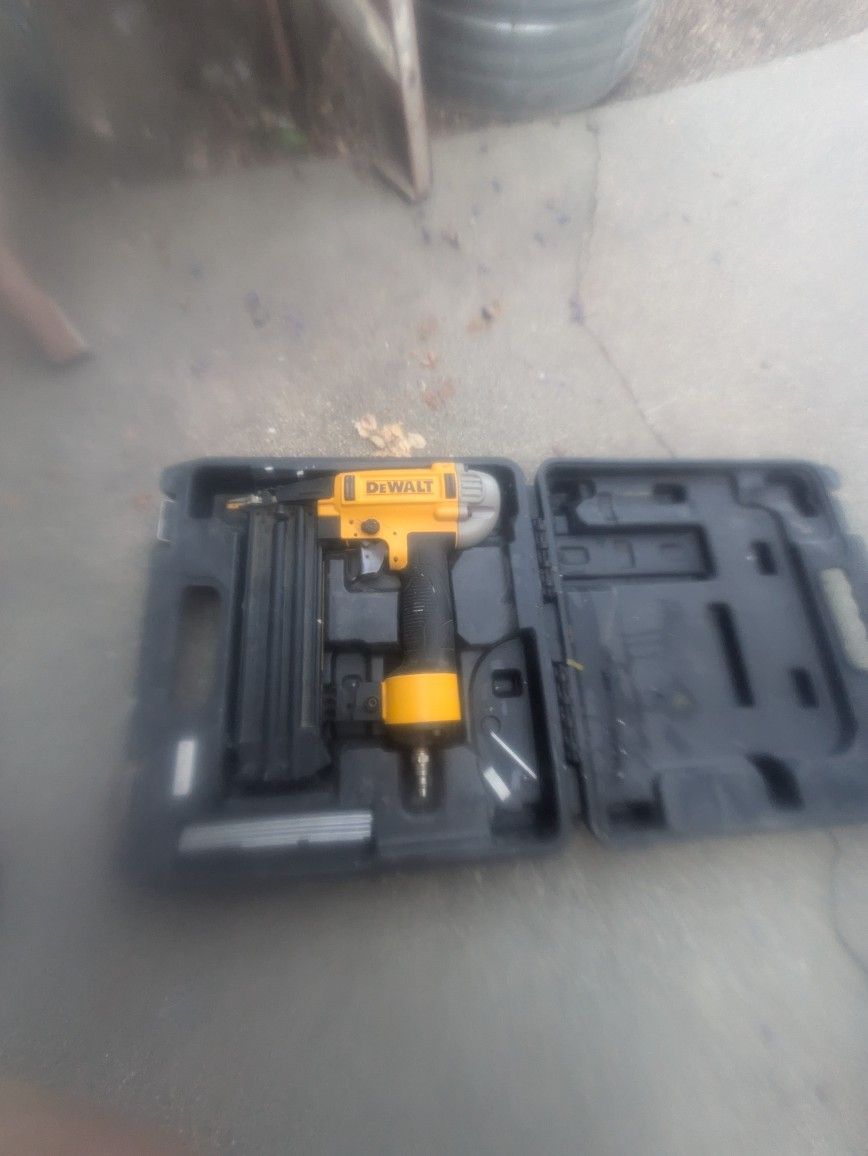 DeWalt 18 Gauge Finish Nailer