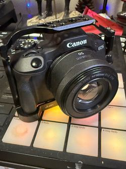 Canon R100