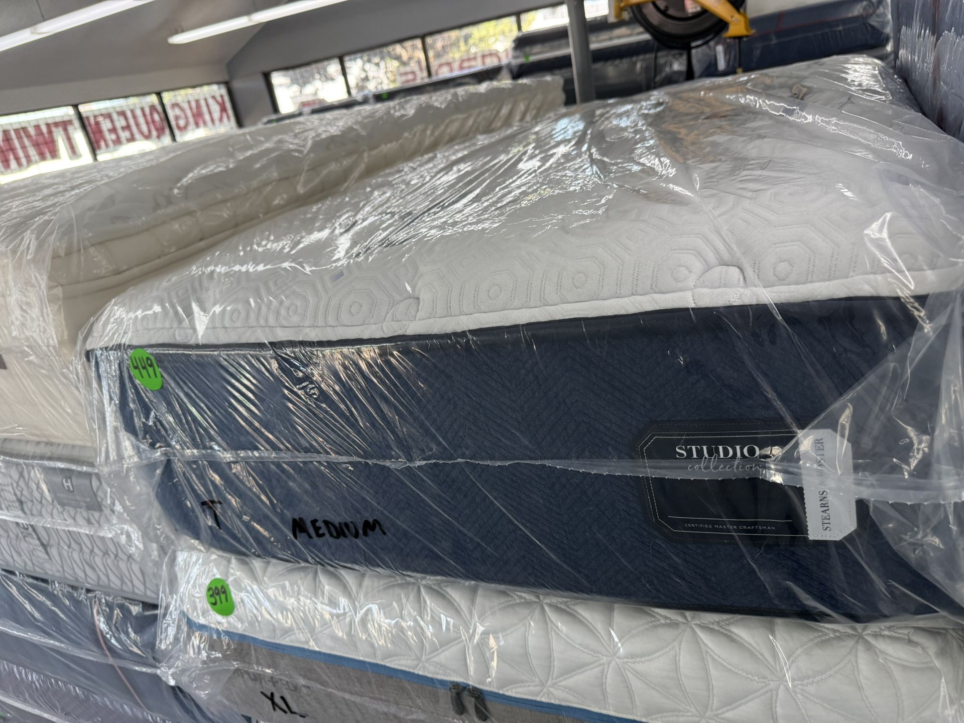 TWIN SIZE STEARNS & FOSTER STUDIO MATTRESS & BOX SPRING BED SET