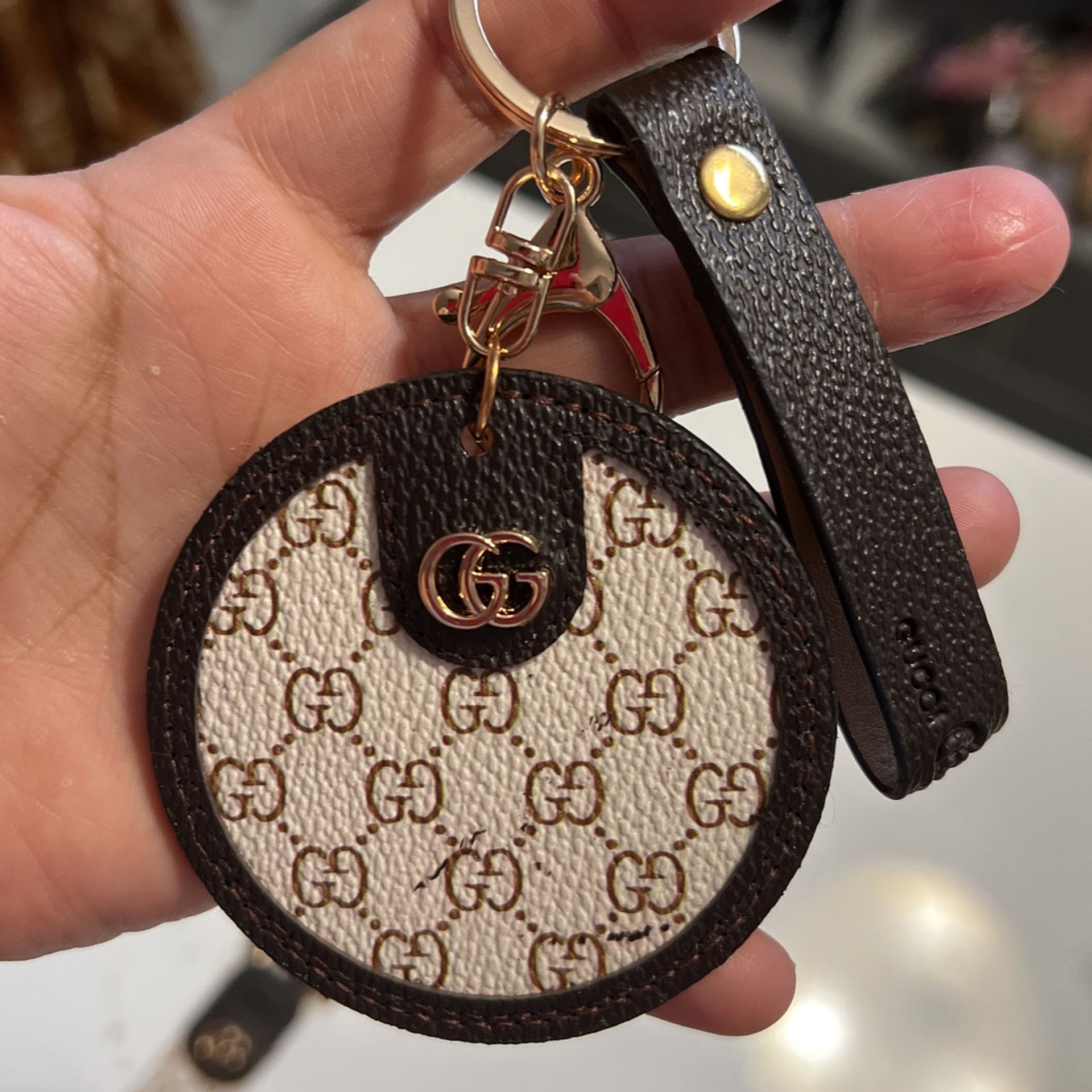 GUCCI Guccioli Beagle Sam Dog Bag Charm Keyring Key Chain for Sale in La  Mirada, CA - OfferUp