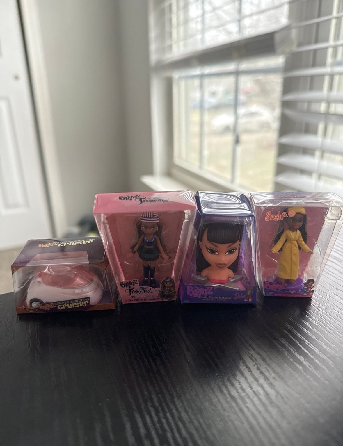 Mini Bratz figures