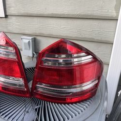 2008 Mercedes GL450 Tail Lights (Left and right) 