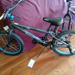 Mongoose Bike 20 Inch With Pegs 