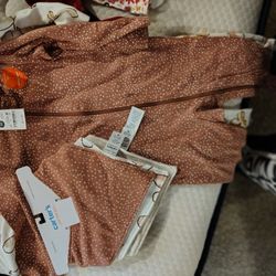 2 Pk Onesies With Matching 2pk Bibs