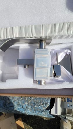 Free standing tub filler