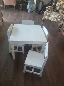 Table 4 chairs  Children's