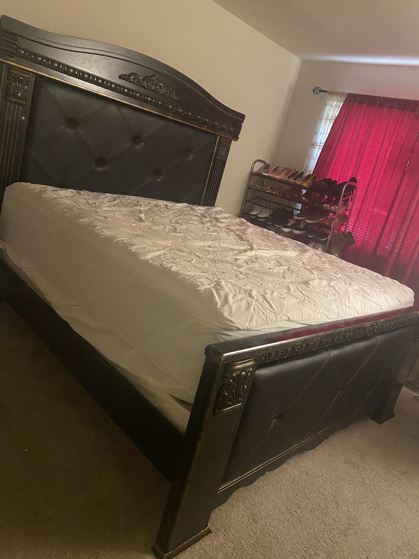 King Bed With Mattress , Dresser And Mirror 