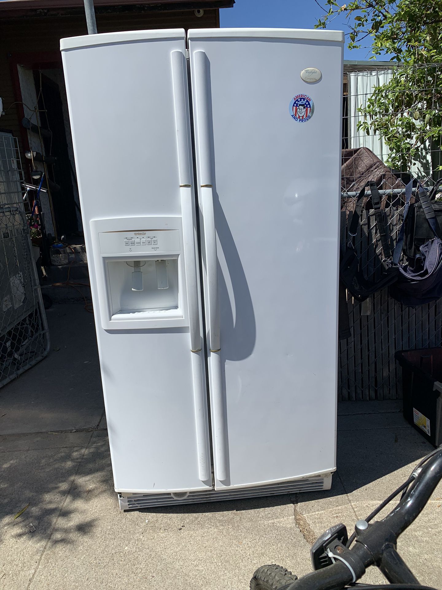 Refrigerador Disponible En Stockton Travaja Muy Bien $200