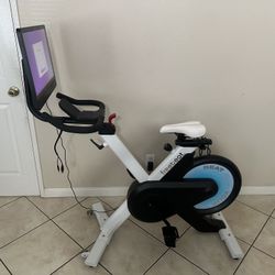 Free Beat Stationary Exercise Bike