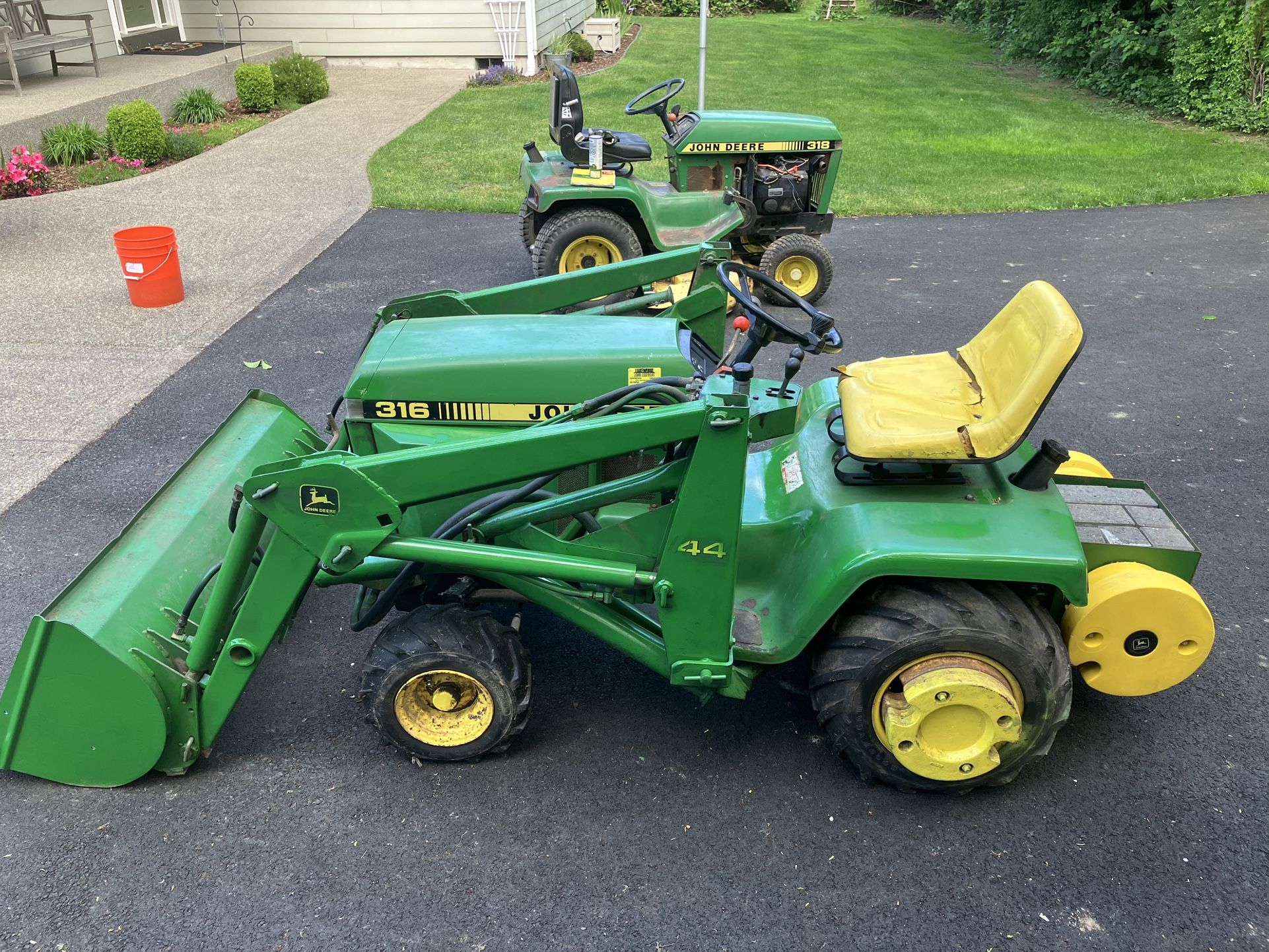 John Deere 316 Tractor Loader