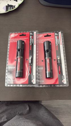 Milwaukee 1,100 Lumens REDLITHIUM USB Slide Focus Flashlight