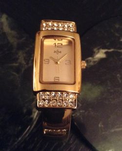 Woman's Watch - Gold plated