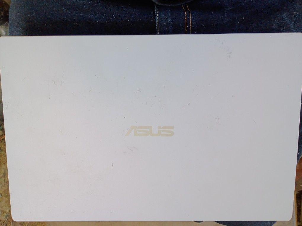 ASUS E510 Labtop [Great Condition)