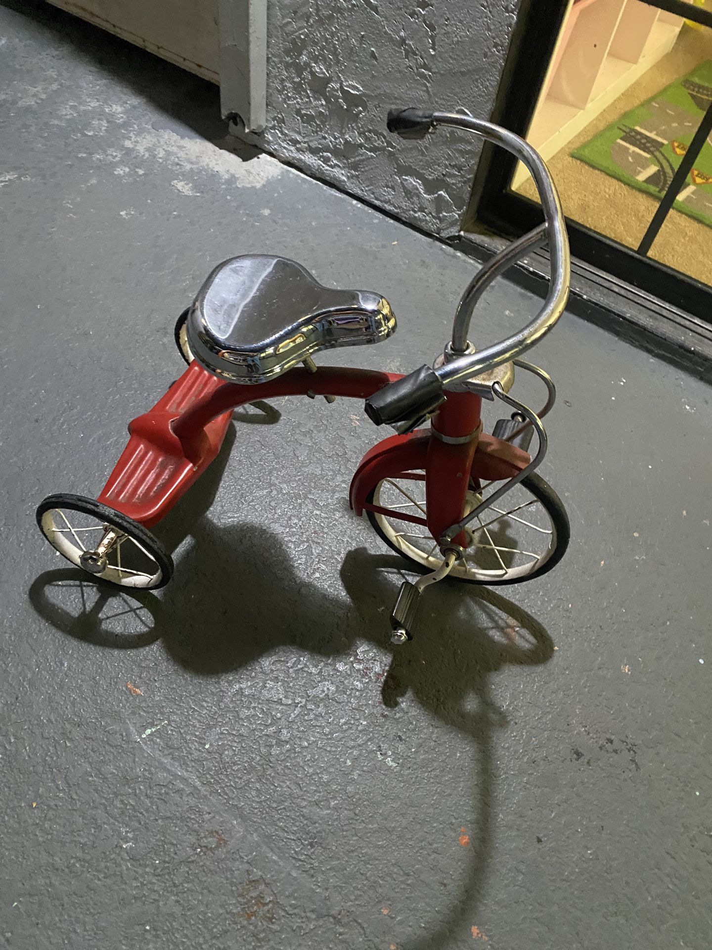 Vintage Tricycle ( P/U Near 4200 W 147 St Lawndale )