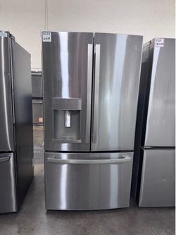 GE 28cu French Door Fridge GFE28GYNFS — $1,450 | Retail $4,400