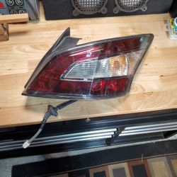 2012 Nissan Maxima Passenger Side Rear Taillight