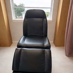 2Pedicure Chairs 🪑✨