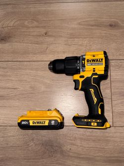 DeWalt ATOMIC 1/2"  Drill with Battery NEW