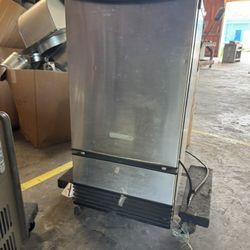 Kitchen Aid ice maker 18”