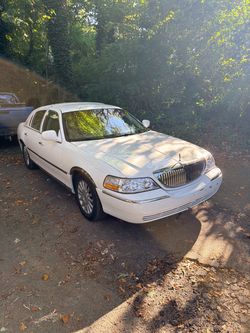2003 Lincoln Town Car