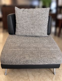 Bella Curva Upholstery Chair