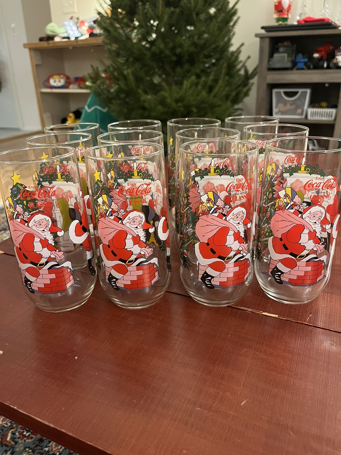 12 Vintage 16oz Christmas Coca Cola Santa Glass Drinkware 1980s McCrory Stores
