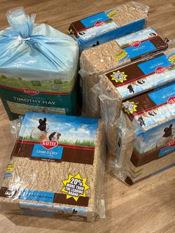 Guinea pig bedding & food