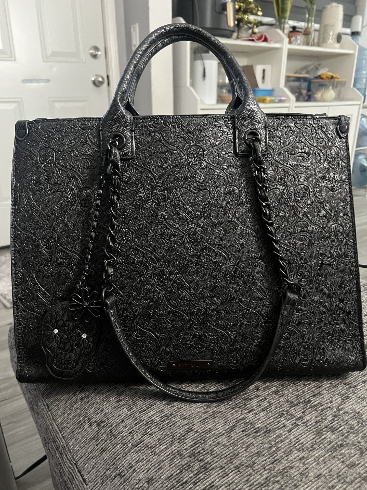 Betsy Johnson Black Skull Embossed Tote Bag – Chain Strap