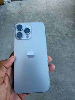 I p h o n e 15 p r o m a x 256GB unlocked any sim