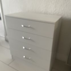 Dresser  4 Drawers 