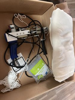 Rug Tufting Gun $30 Comes With Glue Sticks. Everything You See In The Picture.