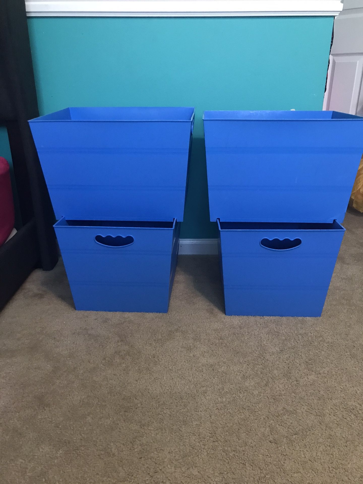 Storage containers