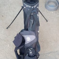  Bennington Golf Bag  With Six Clubs