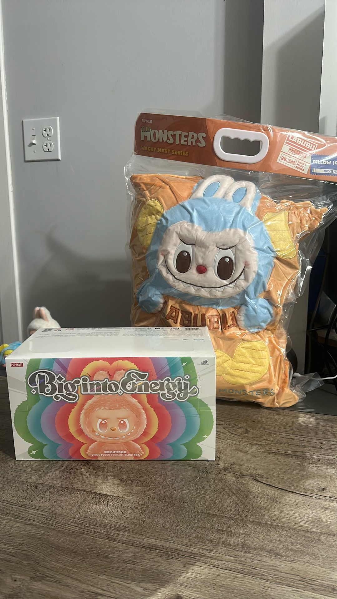 ❤️Labubu - Pillow + Big Into Energy Combo