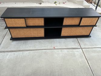 Cabinet / shelf / media stand