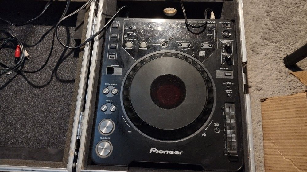 Dj Equipment- Barley Used ( PS4 & PS4VR1 )