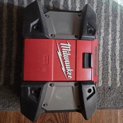 Milwaukee M12 Cordless Jobsite Radio (Bare Tool)