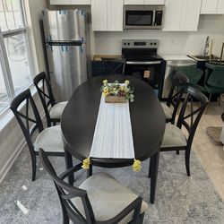 Like new extendable dining table seats 8-10 people - included 6 chairs