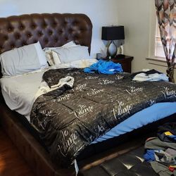 QUEEN BED