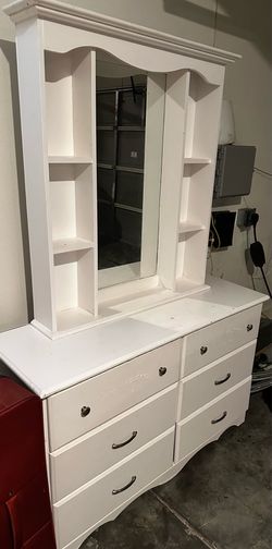 Free Dresser mirror