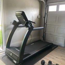 Life Fitness Run CX 2025 Treadmill