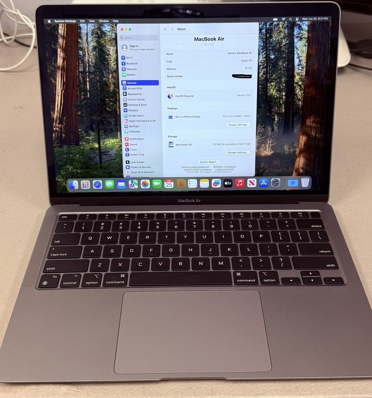 Apple MacBook Air 13.3" Apple M1 16GB RAM 256GB SSD Space Gray