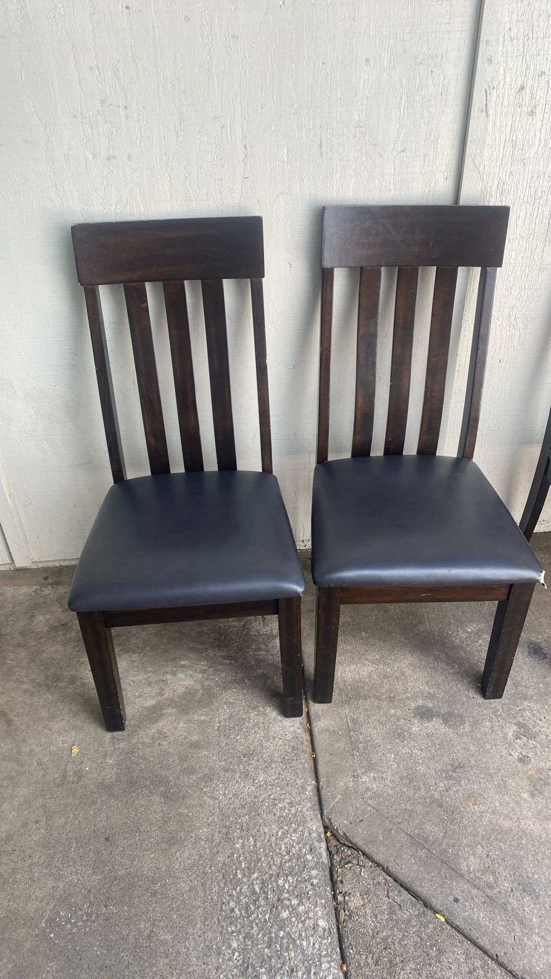 4 Chairs For 100$