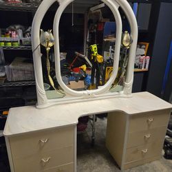 Dresser Vanity 
