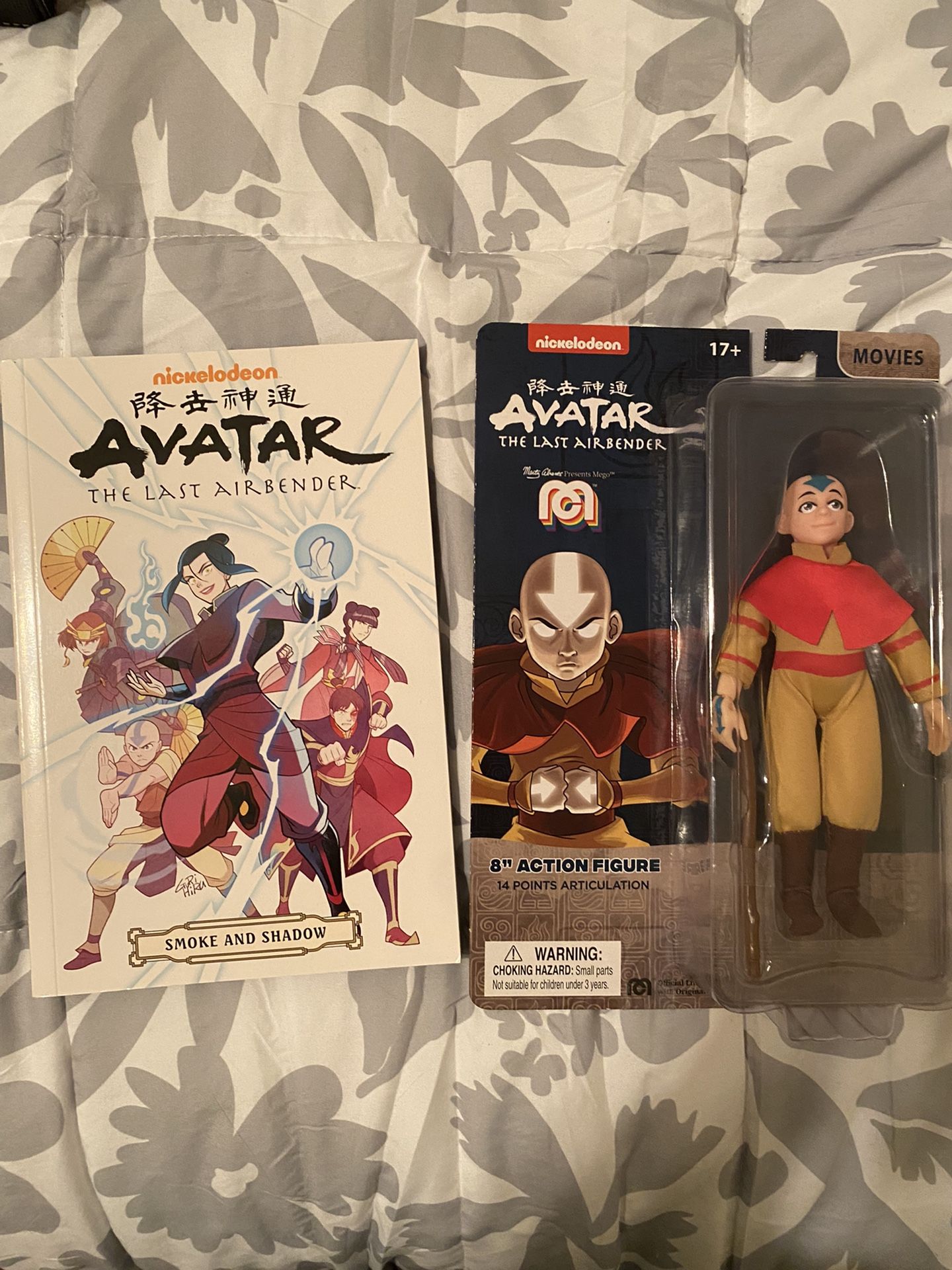 avatar the last airbender action Figure/ Avatar Smoke And Shadow Graphic Novel