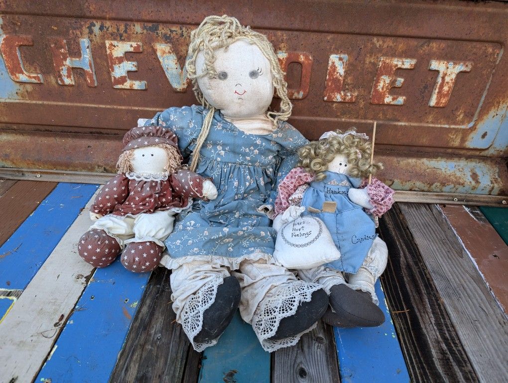 Three Ragdolls Primitive