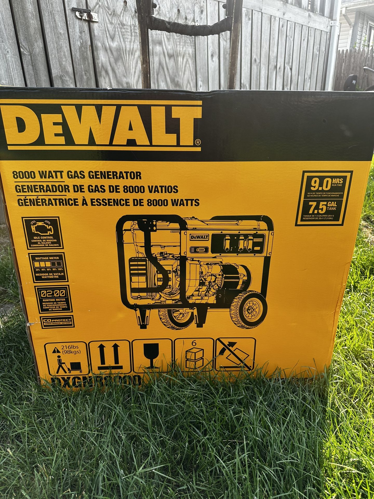 NEW DEWALT 10000 / 8000-Watt Electric Start Gas Powered Portable Generator DXGNR8000